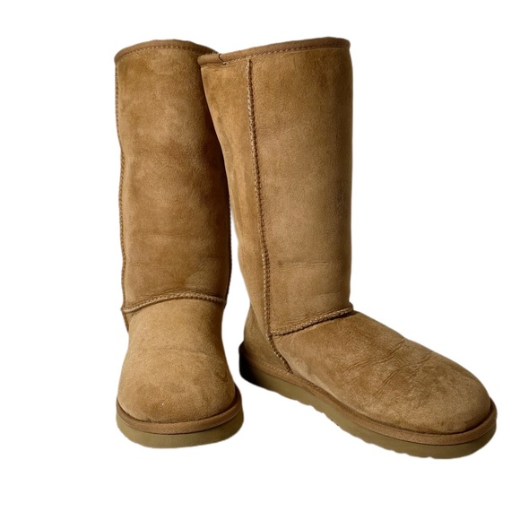Authentic UGG Classic II Tall Boot Chestnut Suede Genuine Shearling Lined size 8 - Picture 1 of 15